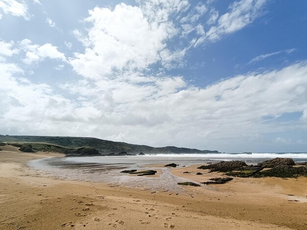 Widok na plażę Verdicio Panorama linii brzegowej Asturii Hiszpania