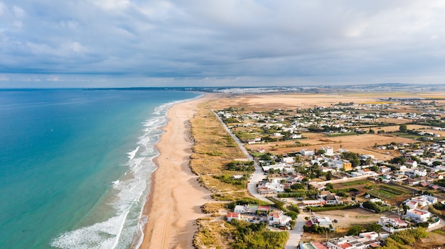 widok na plażę z lotu ptaka