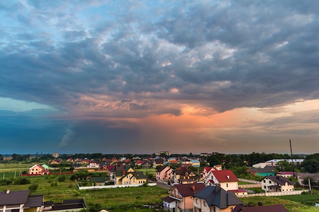 Widok Na Podmiejską Strefę Mieszkalną.