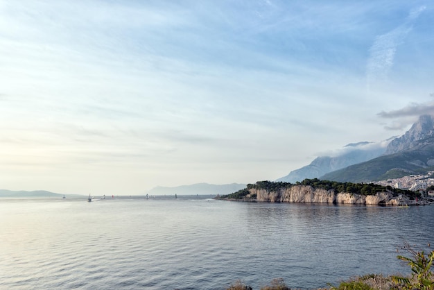 Widok Na Port Na Morzu Adriatyckim W Makarskiej.