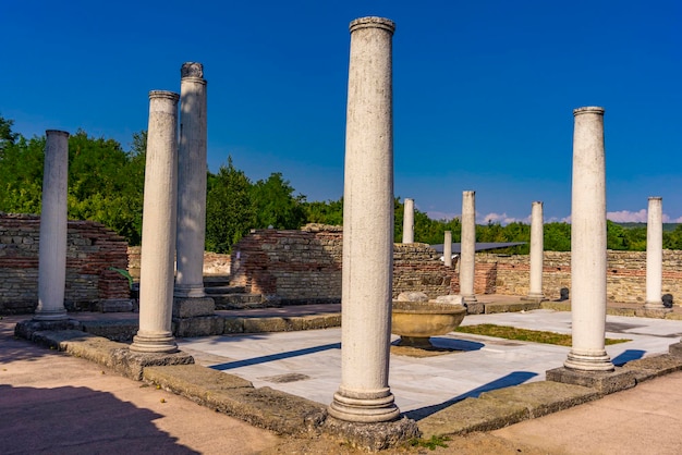 Widok na pozostałości pałacu rzymskiego cesarza Galeriusza w pobliżu Zajecaru w Serbii Feliksa Romuliana. Od 2007 roku wpisane na Listę Światowego Dziedzictwa UNESCO