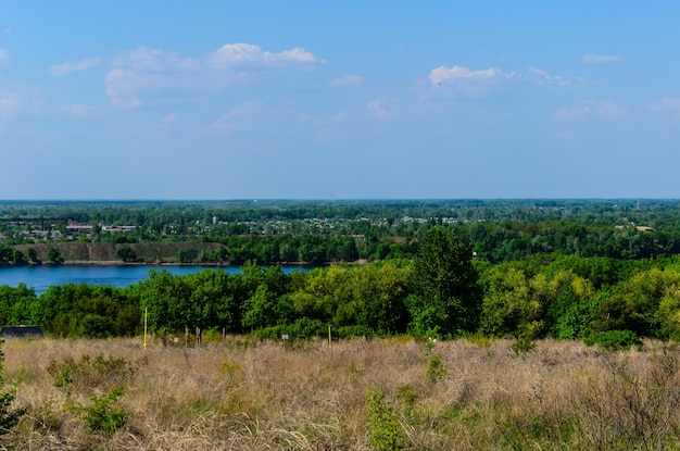 Widok na rzekę Dniepr na wiosnę