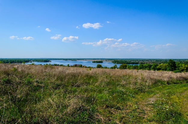 Widok na rzekę Dniepr na wiosnę