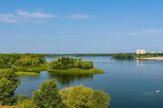 Widok na rzekę Dniepr w lecie