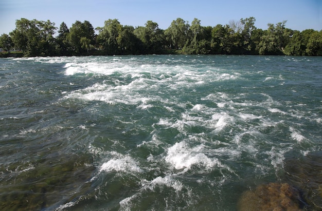 Widok na rzekę Niagara z ulicy Riverway w stanie Nowy Jork USA