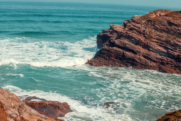 Widok na skaliste wybrzeże Natura Krajobraz Skalista plaża Hiszpania