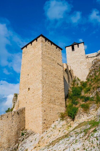 Widok na średniowieczną fortecę Golubac w Serbii
