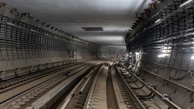 Widok na tunel metra w budowie