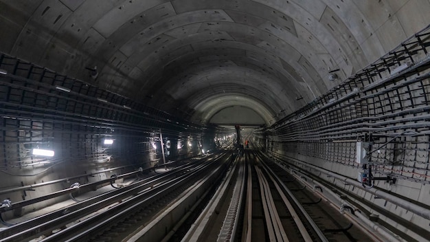 Widok na tunel metra w budowie