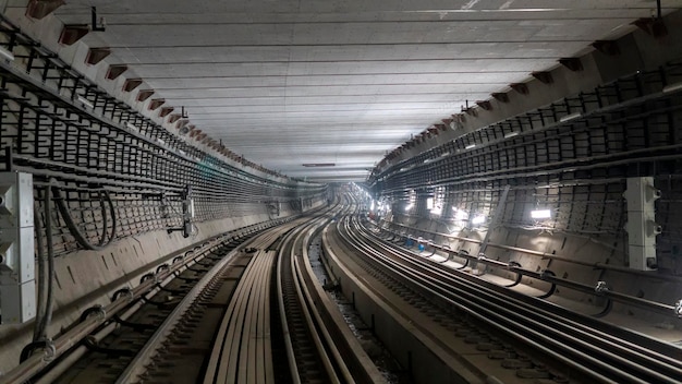 Widok na tunel metra w budowie