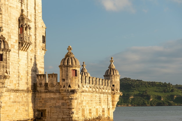 Widok Na Wieżę Belem W Lizbonie, Portugalia O Zachodzie Słońca.