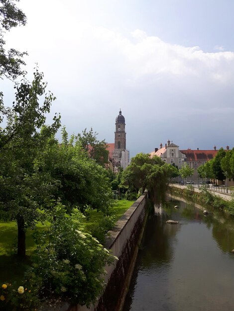 Zdjęcie widok na wieżę wodną na tle nieba