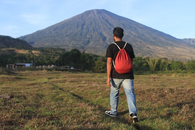 Widok na wioskę Sembalun Lombok Góra Rinjani na wzgórza Sembalun Lombok