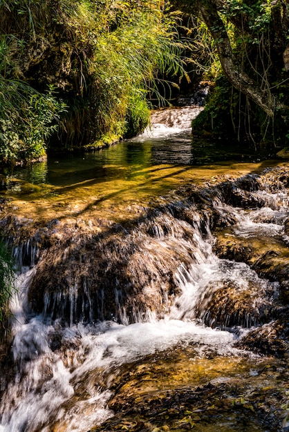 Widok na wodospad Gostilje na górze Zlatibor w Serbii