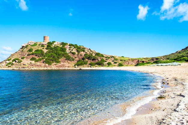 Widok na wybrzeże i plażę Sardynii?