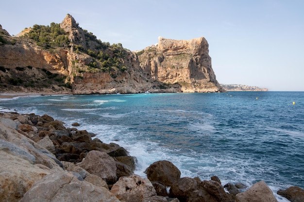 Widok na wybrzeże Morza Śródziemnego w Alicante Hiszpania