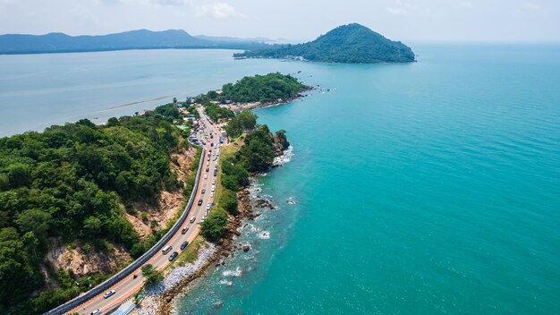 Widok na wyspę pod kątem dronaProwincja Chanthaburi w TajlandiiWysoki kąt morza