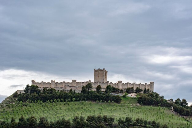 Widok na zamek Penafiel Valladolid