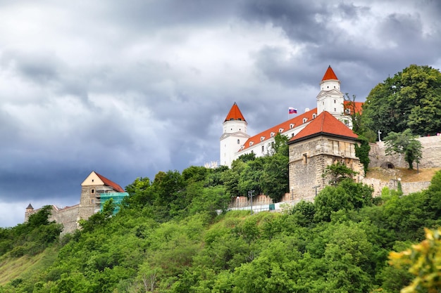 Widok na zamek w Bratysławie, Słowacja