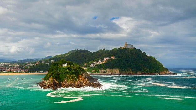 Widok na zatokę San Sebastian