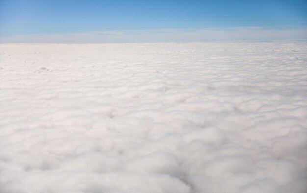Widok nieba z samolotu