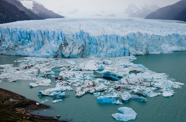 Widok ogólny lodowca Perito Moreno w Argentynie