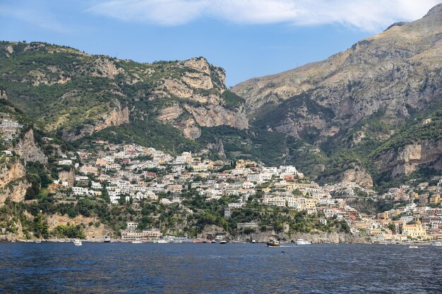 Widok ogólny miasta Positano w Neapolu we Włoszech