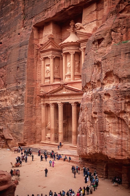 Widok pałacu lub skarbca AlKhazneh w Petra Jordania