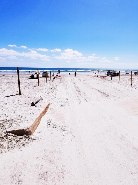 Zdjęcie widok panoramiczny na plażę na tle nieba