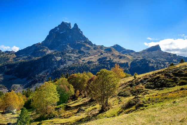 Widok Pic Du Midi Ossau, jesień Francja, Pireneje