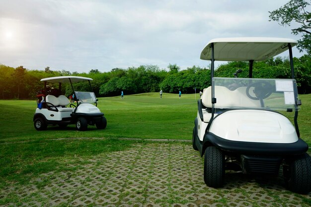 Zdjęcie widok pola golfowego na tle nieba