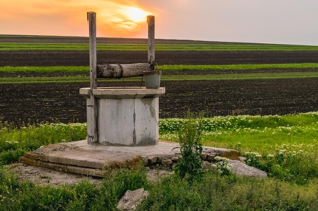 Zdjęcie widok pola na tle nieba podczas zachodu słońca