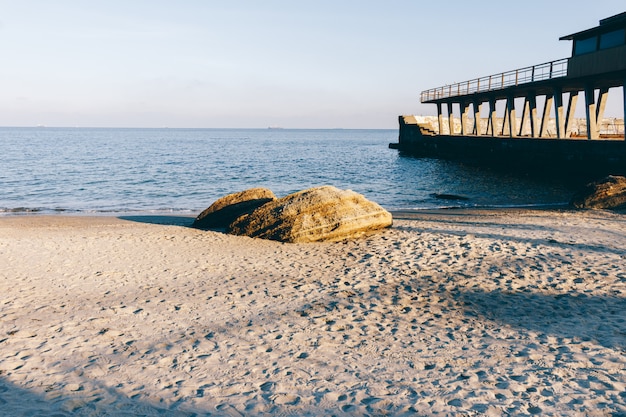 Widok pustej plaży