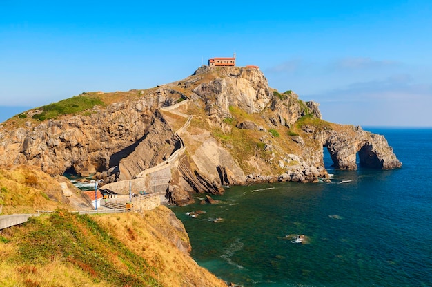 Widok San Juan de Gatzelugatxe