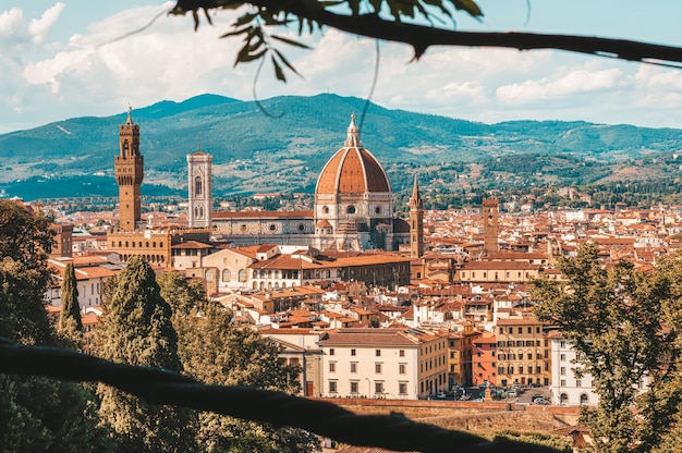 Widok Santa Maria Del Fiore z Ogrodów Boboli. Pojęcie turystyki i podróży.