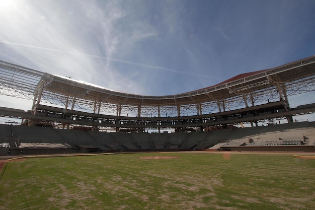 Widok stadionu na tle nieba