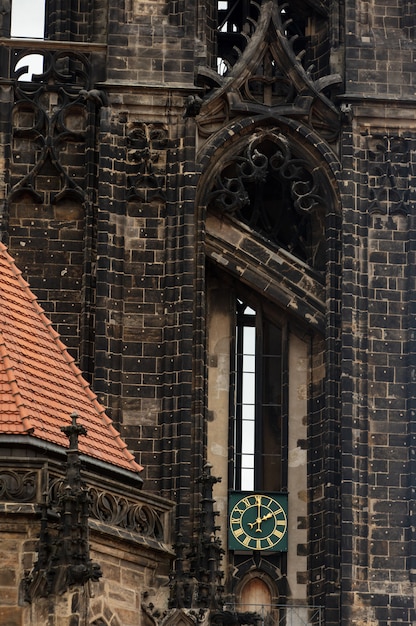 Zdjęcie widok starego kościoła katolickiego w miśni, niemcy
