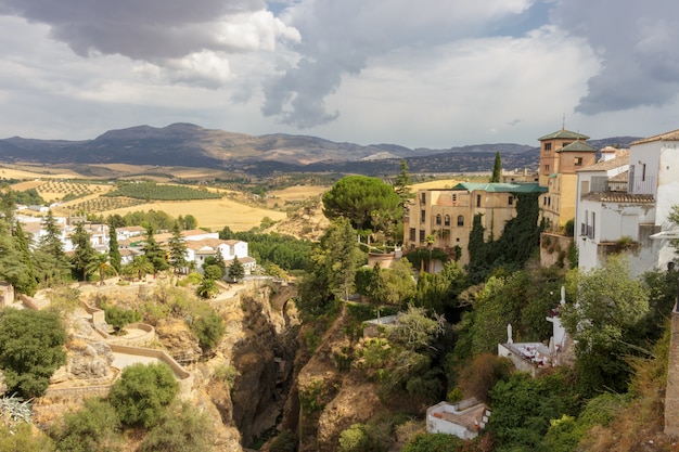 Zdjęcie widok starego mostu w ronda