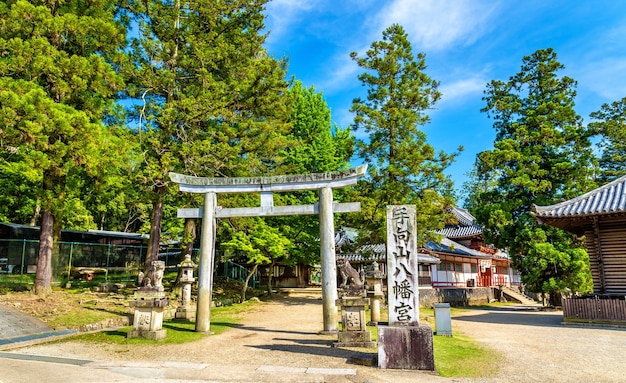 Widok świątyni Tamukeyama Hachimangu w Nara w Japonii