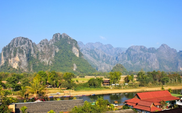 Widok Vang Vieng, Laos.