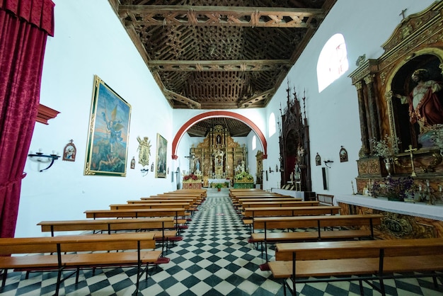 widok wnętrza kościoła Galera w Granadzie