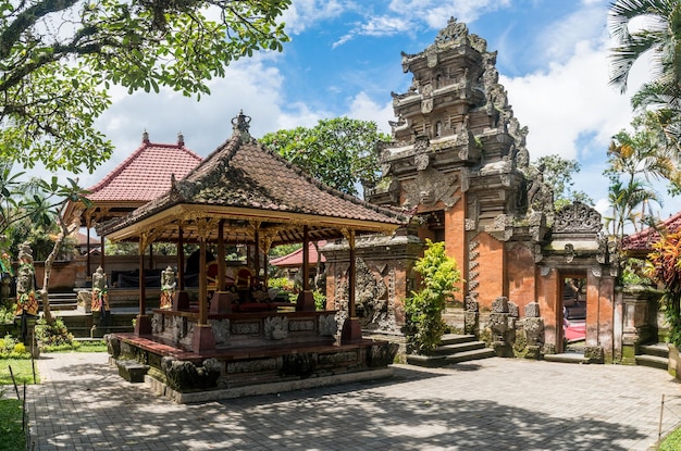 Widok Wnętrza świątyni Ubud W Ubud, Bali, Indonezja