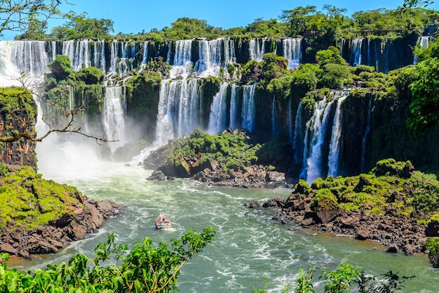 Widok wodospadów Iguazu z Argentyny