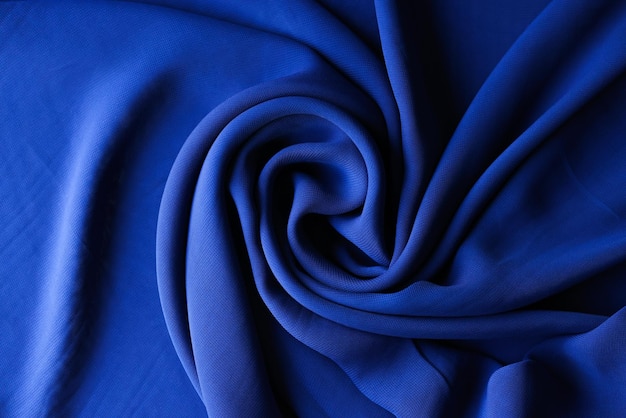 Widok z góry ciemnoniebieskiej tkaniny tekstury tkaniny na tło i prace projektowe stylowe zmięte