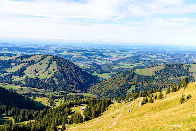 Zdjęcie widok z góry hochgrat w pobliżu oberstaufen bavaria bayern niemcy na alpy w tyrolu austria