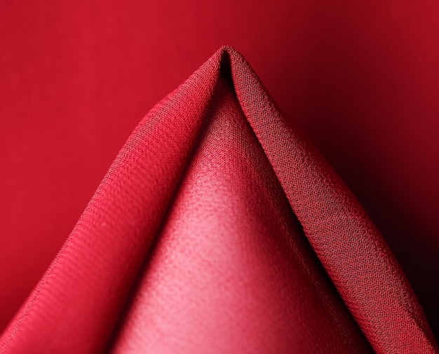 Widok z góry miękkiego jasnego rubinowego materiału tekstylnego teksturowanego tła naturalna czerwona powierzchnia tkaniny