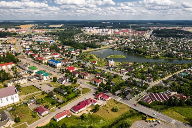 Widok z góry na miasto Ostrowiec latem, obwód grodzieński