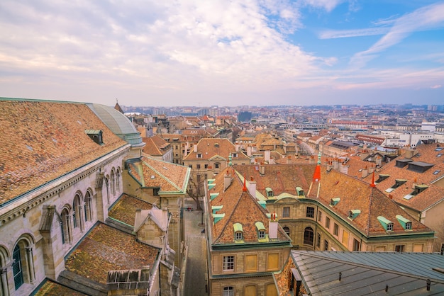 Widok Z Góry Na Panoramę Genewy Z Katedry Saint-pierre W Szwajcarii