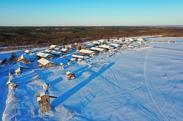 widok z góry na wieś kimzha, zimowy krajobraz rosyjski północny rejon archangielski