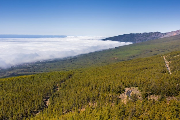 Widok z góry ponad chmury z Parku Narodowego Teide na Teneryfie Wyspy Kanaryjskie Hiszpania